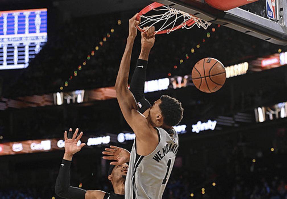 NBA杯赛总决赛：尼克斯与马刺的巅峰对决