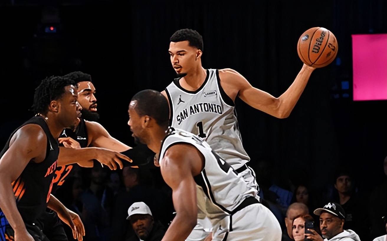 NBA杯赛总决赛：尼克斯与马刺的巅峰对决