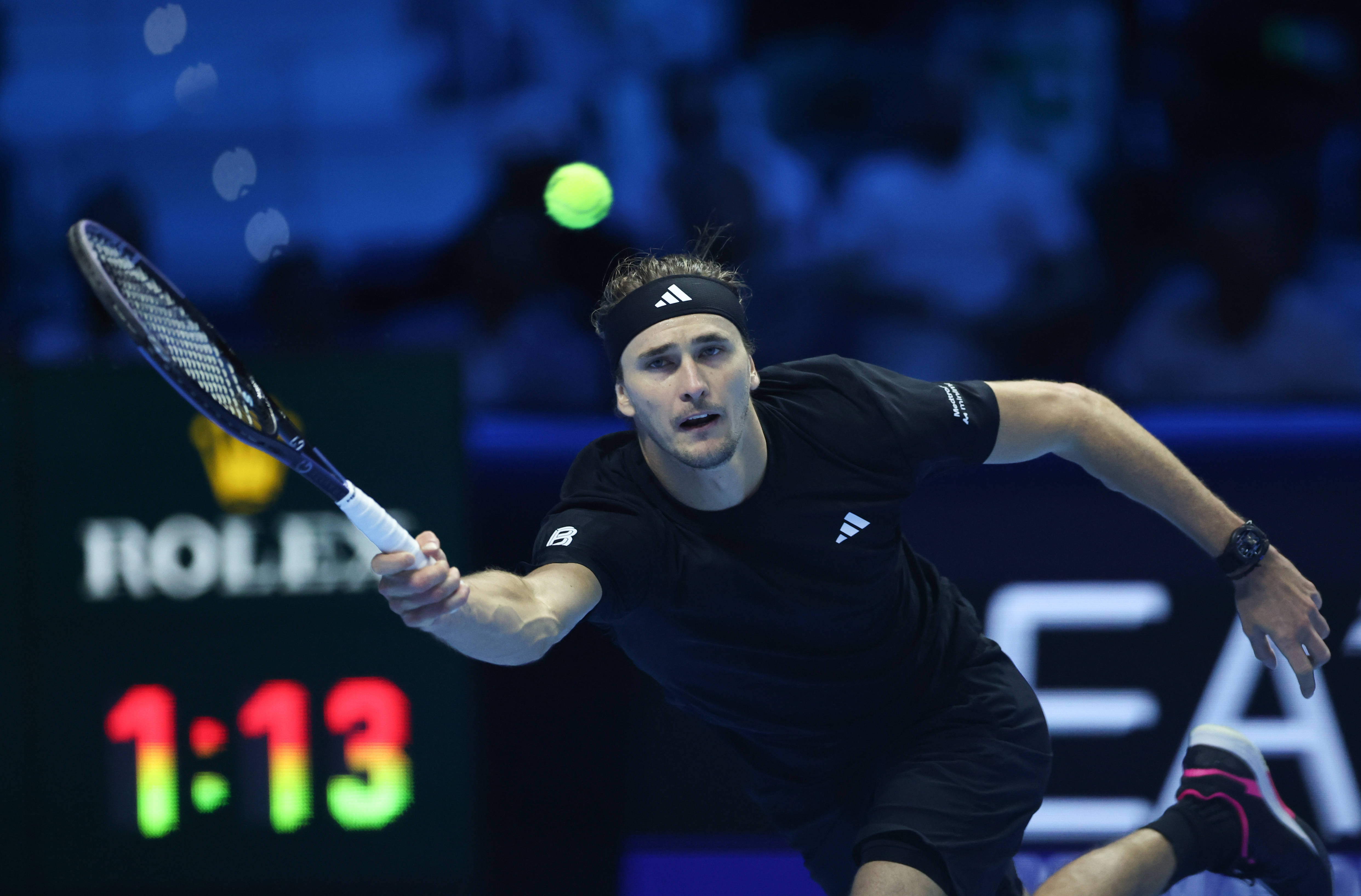 （体育）网球——ATP年终总决赛：奥热-阿利亚西姆胜兹韦列夫