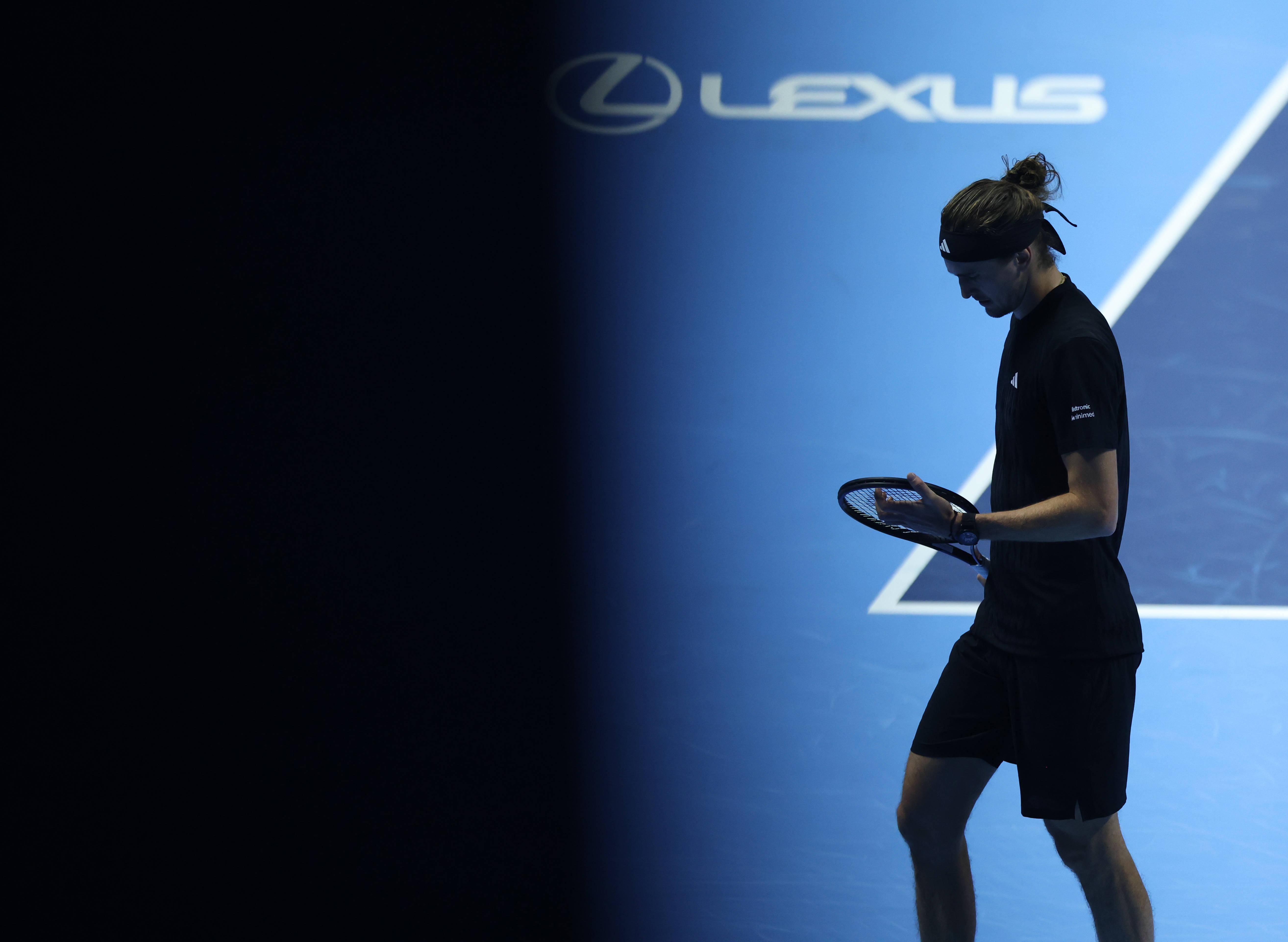 （体育）网球——ATP年终总决赛：奥热-阿利亚西姆胜兹韦列夫