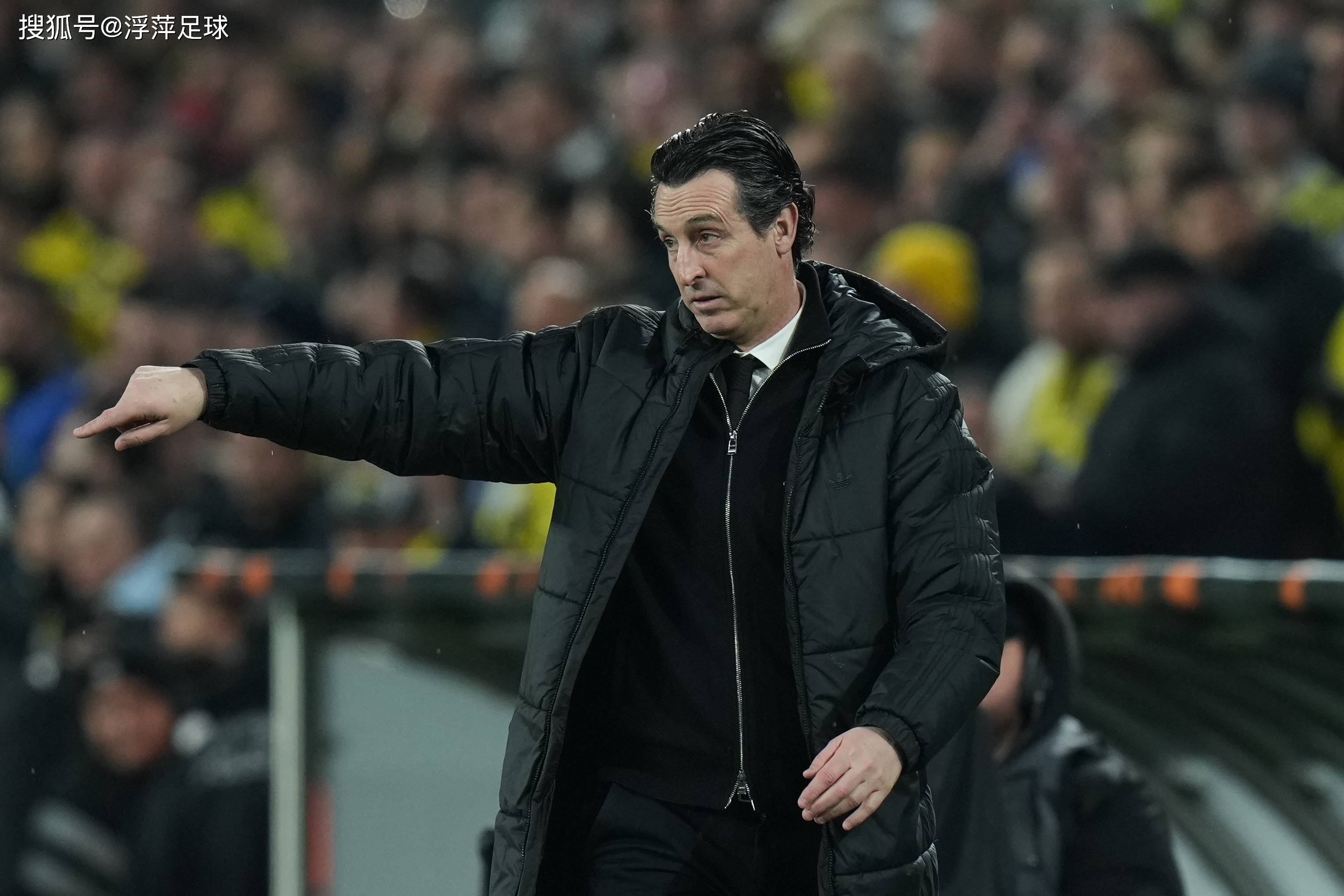 埃梅里感谢维拉客场球迷，却与蒂勒曼斯激烈冲突