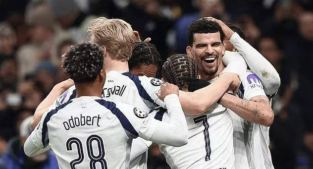 热刺“隐藏宝藏”：门将维卡里奥带队稳防守